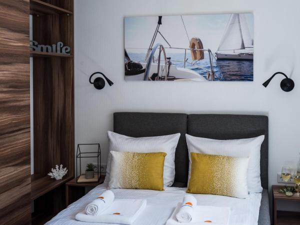 Croatia Camp Mobile Homes Vodice : photo 3 de la chambre mobile home 2 chambres confort avec terrasse