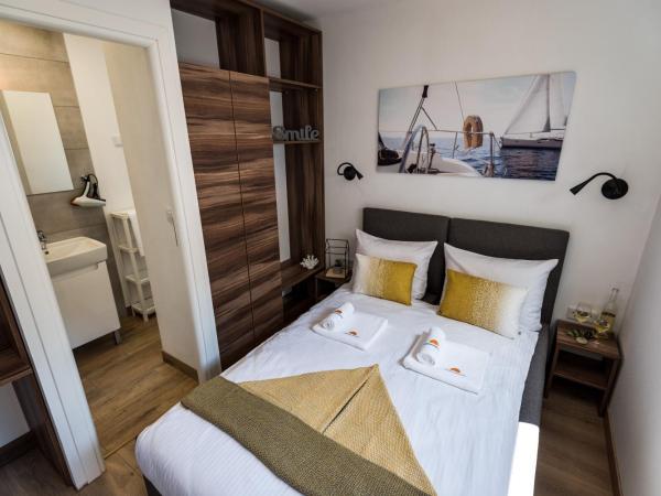 Croatia Camp Mobile Homes Vodice : photo 3 de la chambre mobile home 2 chambres avec terrasse