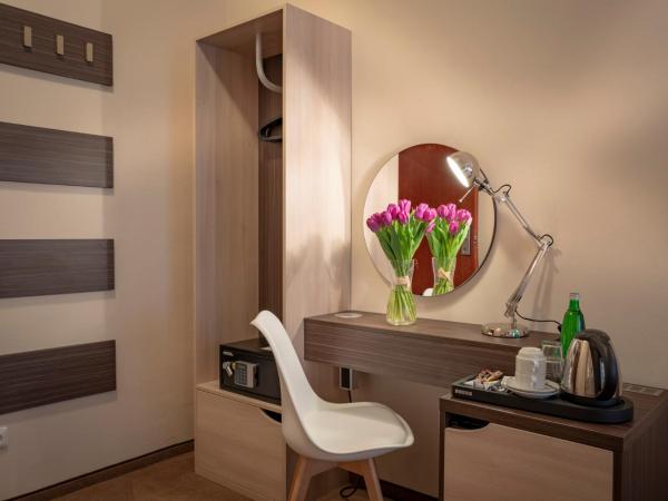 Pytloun Kampa Garden Hotel Prague : photo 5 de la chambre chambre double ou lits jumeaux avec lit d'appoint (3 adultes)