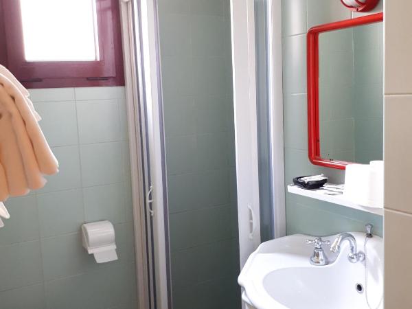 Hotel Villa Dina : photo 1 de la chambre chambre double