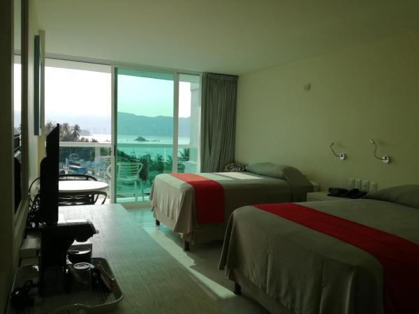 We Hotel Acapulco : photo 5 de la chambre chambre double de luxe avec 2 lits doubles et balcon