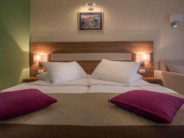 Hotel Park Makarska : photo 6 de la chambre chambre double standard avec balcon - vue sur parc