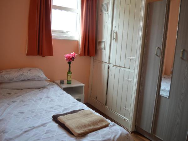 Library View Villa Holiday Home : photo 2 de la chambre chambre simple standard avec salle de bains commune