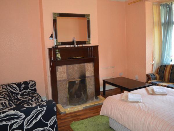 Library View Villa Holiday Home : photo 1 de la chambre chambre double standard avec salle de bains commune