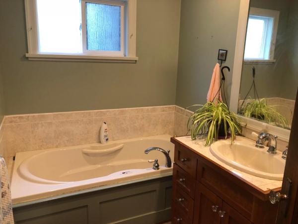 The Sunshine House-Free Parking : photo 7 de la chambre chambre lit king-size avec salle de bains privative