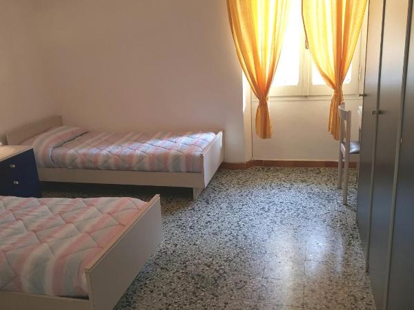 Il Giardino del Nespolo : photo 3 de la chambre chambre lits jumeaux avec salle de bains privative séparée