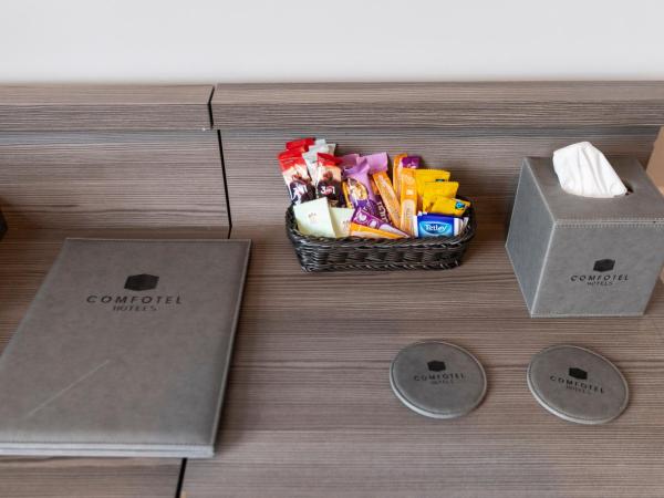 Comfotel PRPL : photo 4 de la chambre chambre lits jumeaux avec salle de bains privative