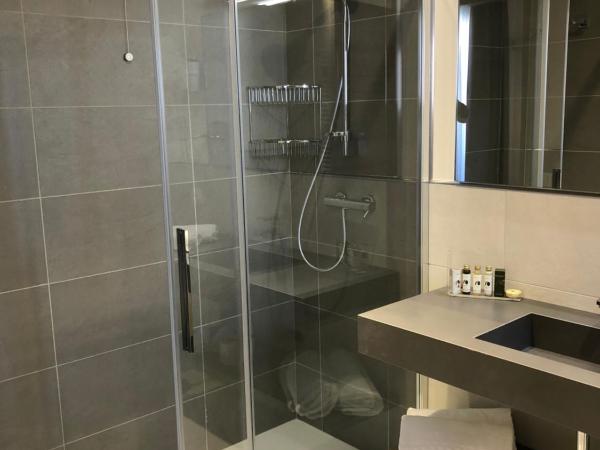 Hotel Iris ***S : photo 7 de la chambre suite junior - vue sur mer