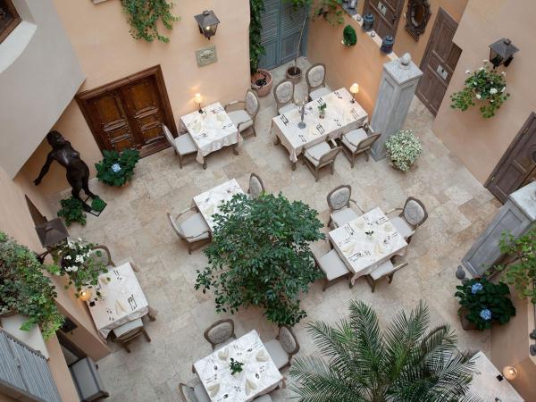 Hotel Kolegiacki : photo 4 de la chambre chambre simple classique avec vue sur le patio

