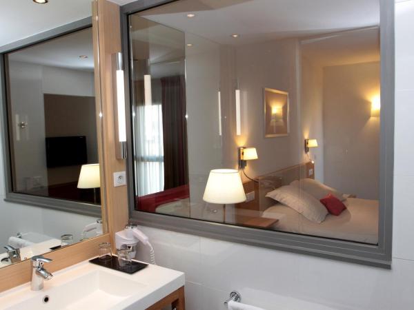 Best Western Premier Hôtel du Vieux-Port : photo 10 de la chambre chambre lit queen-size confort