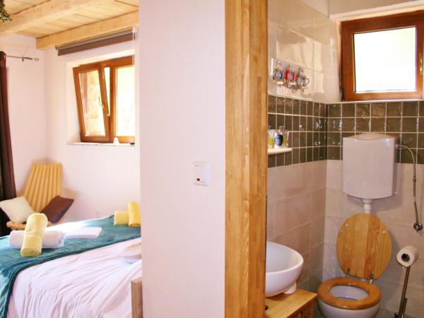 Boutique B&B Agroturizam Sv. Juraj : photo 1 de la chambre chambre double - vue sur piscine