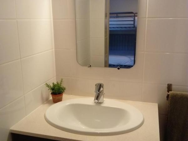 Hotel Chez Benat : photo 5 de la chambre chambre familiale avec toilettes communes