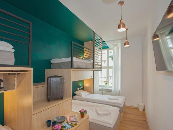 Draggo House : photo 1 de la chambre chambre familiale avec salle de bains privative