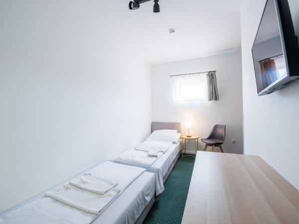 Hotel Chesscom : photo 1 de la chambre petite chambre lits jumeaux