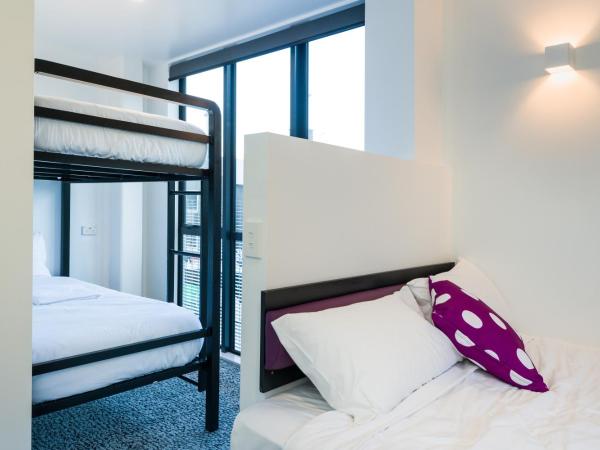 LyLo Queenstown : photo 4 de la chambre chambre quadruple avec salle de bains privative