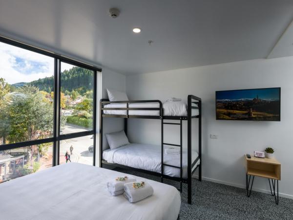 LyLo Queenstown : photo 10 de la chambre family room with ensuite & balcony