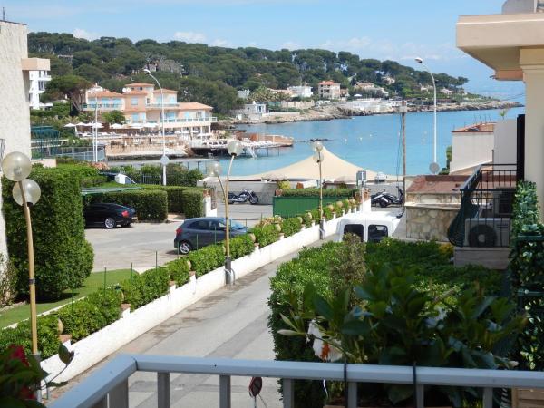 Hotel Miramar- Cap d'Antibes - La Garoupe plage : photo 1 de la chambre chambre double avec balcon - vue latrale sur mer