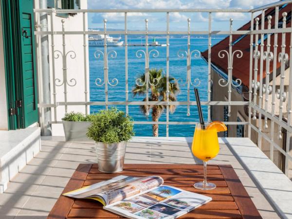 Belvedere Luxury Rooms - Breathtaking View : photo 3 de la chambre chambre double avec balcon - vue sur mer