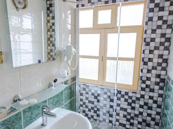 Cheers Vintage Hostel : photo 5 de la chambre chambre double deluxe - vue sur mer