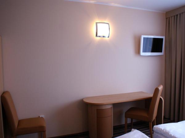 Hotel Julian : photo 8 de la chambre chambre lits jumeaux/double