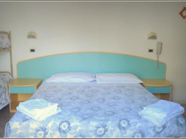 Hotel Luana : photo 7 de la chambre chambre quadruple