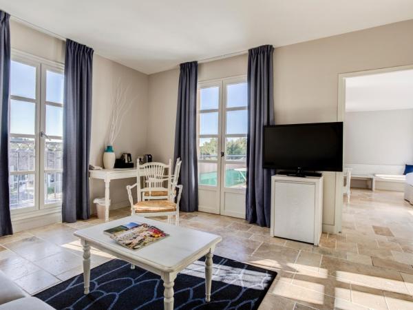 Le Fregate Provence : photo 3 de la chambre suite avec terrasse et vue sur la mer