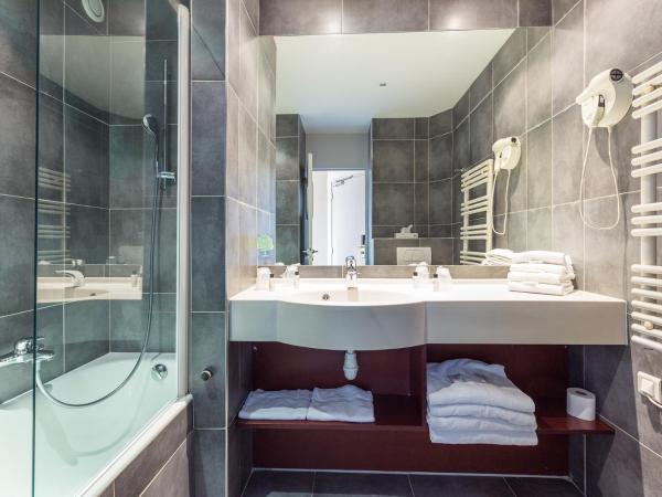 Hotel Brise de Mer - Piscine intérieure & extérieure : photo 6 de la chambre chambre double ou lits jumeaux confort avec balcon ou terrasse - accès piscine