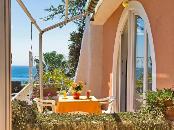 Hotel Residence S.Angelo : photo 1 de la chambre chambre double ou lits jumeaux - vue sur mer