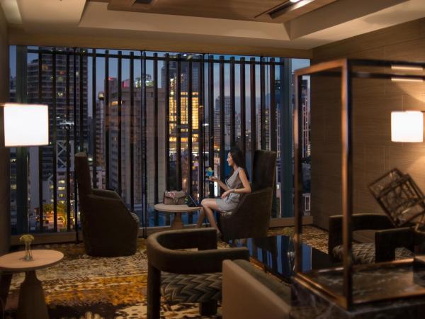 Solitaire Bangkok Sukhumvit 11 : photo 8 de la chambre suite avec jacuzzi et balcon (Étages supérieurs)