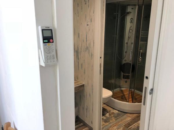 La Terrazza Di Arturo Guest House : photo 5 de la chambre chambre triple avec salle de bains privative