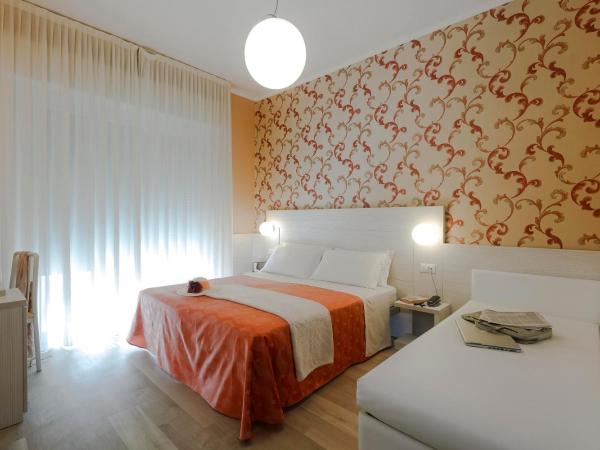 Hotel Ombretta Mare : photo 2 de la chambre chambre quadruple supérieure 