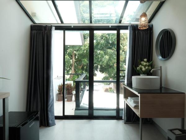 i-river chiangmai : photo 3 de la chambre suite (côté rue) - vue sur rivière