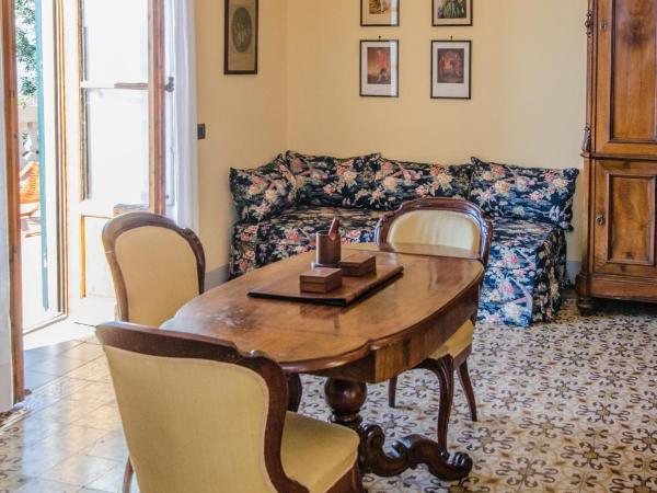 Villa La Piccioncina Firenze : photo 7 de la chambre chambre triple avec terrasse