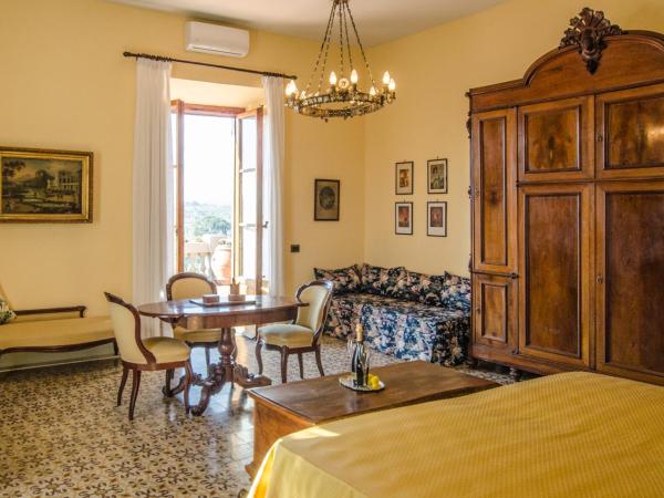 Villa La Piccioncina Firenze : photo 4 de la chambre chambre triple avec terrasse