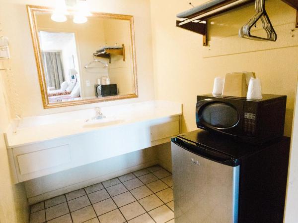 Summer Breeze Motel : photo 5 de la chambre chambre double avec 2 lits doubles - fumeurs