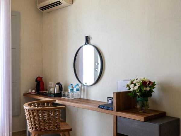 Poseidon Hotel Suites : photo 3 de la chambre chambre lit double ou lits jumeaux supérieure - front de mer