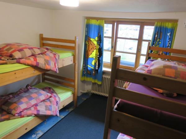 SnowBunnys BackPackers Hostel : photo 2 de la chambre lit dans dortoir mixte de 6 lits