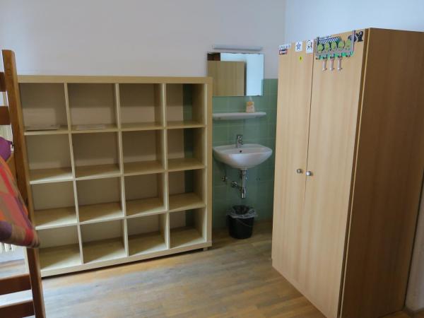 SnowBunnys BackPackers Hostel : photo 1 de la chambre lit dans dortoir mixte de 4 lits