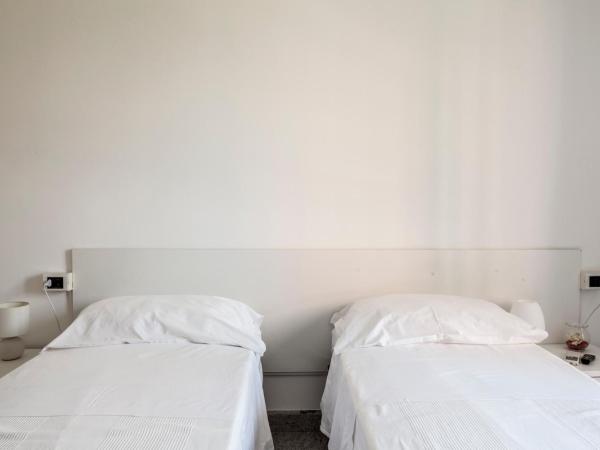 Bed & Breakfast Cesarina : photo 5 de la chambre chambre double ou lits jumeaux avec salle de bains commune