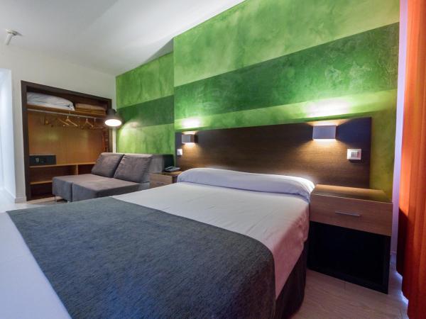 Apartamentos Recoletos : photo 10 de la chambre chambre double ou lits jumeaux