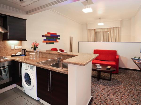 MENA ApartHotel Albarsha At The Mall : photo 9 de la chambre studio - non-fumeurs - lit king-size - 20 % de réduction sur nourriture et boissons et service de blanchisserie