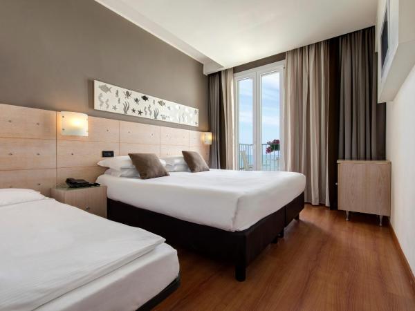 Hotel Victoria Frontemare : photo 1 de la chambre chambre triple supérieure - vue sur mer