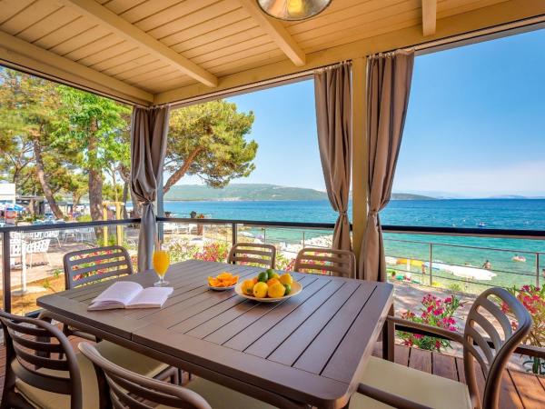 Valamar Camping Ježevac : photo 1 de la chambre lungomare home for 4+2 spectacular seaview