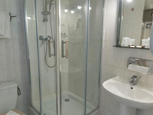 Panam Hotel PARIS GAMBETTA- Place Gambetta-Mairie du 20 emme : photo 1 de la chambre chambre double