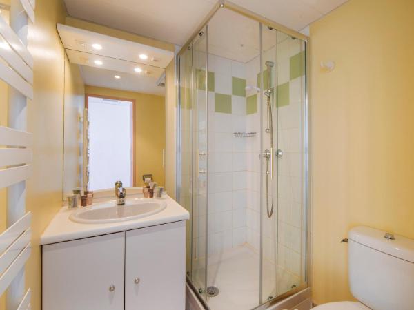 Hôtel-Club du Domaine d'Aiguebelle, USSIM Vacances : photo 6 de la chambre chambre double deluxe avec balcon - vue sur mer