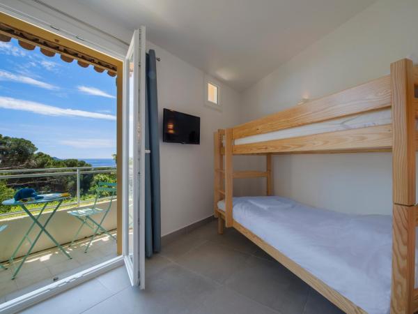 Hôtel-Club du Domaine d'Aiguebelle, USSIM Vacances : photo 3 de la chambre chambre double familiale