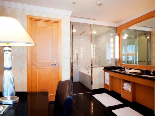 Imperial Hotel Osaka : photo 10 de la chambre suite lits jumeaux park avec accès au salon - non-fumeurs - vue sur fleuve