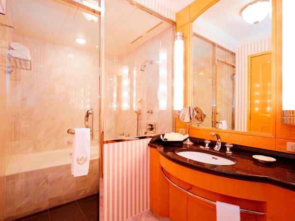 Imperial Hotel Osaka : photo 8 de la chambre chambre double supérieure - fumeurs - vue sur rivière