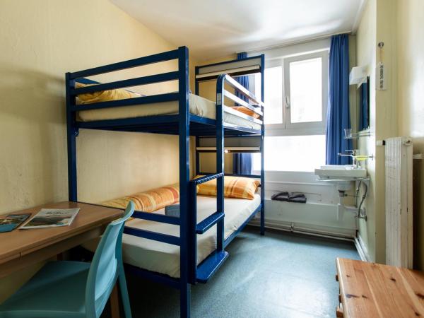 Happy Inn Lodge : photo 3 de la chambre chambre double ou lits superposés avec salle de bains commune