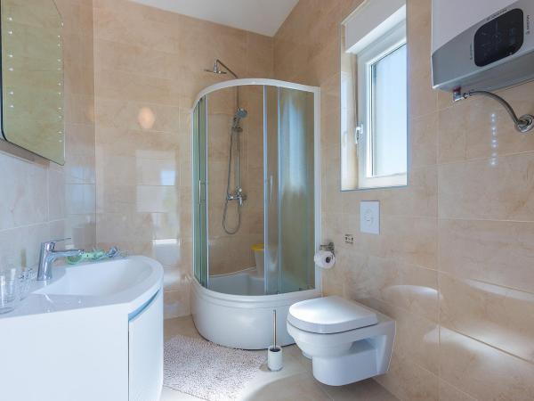 Guesthouse Bencun Medulin : photo 2 de la chambre appartement avec terrasse